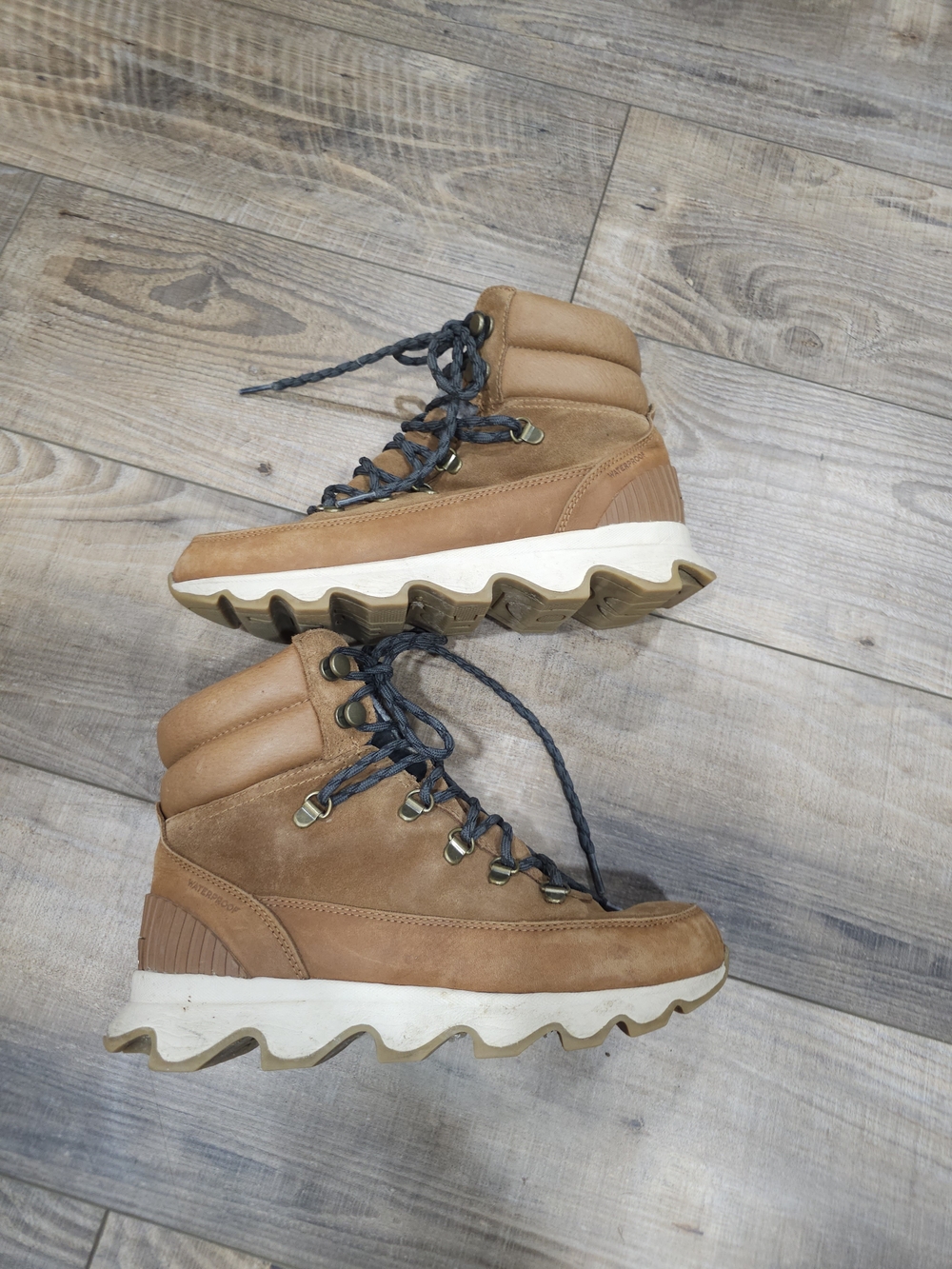 Sorel Waterproof Womens Boots Size 8.5 Bottom Grip Hiking